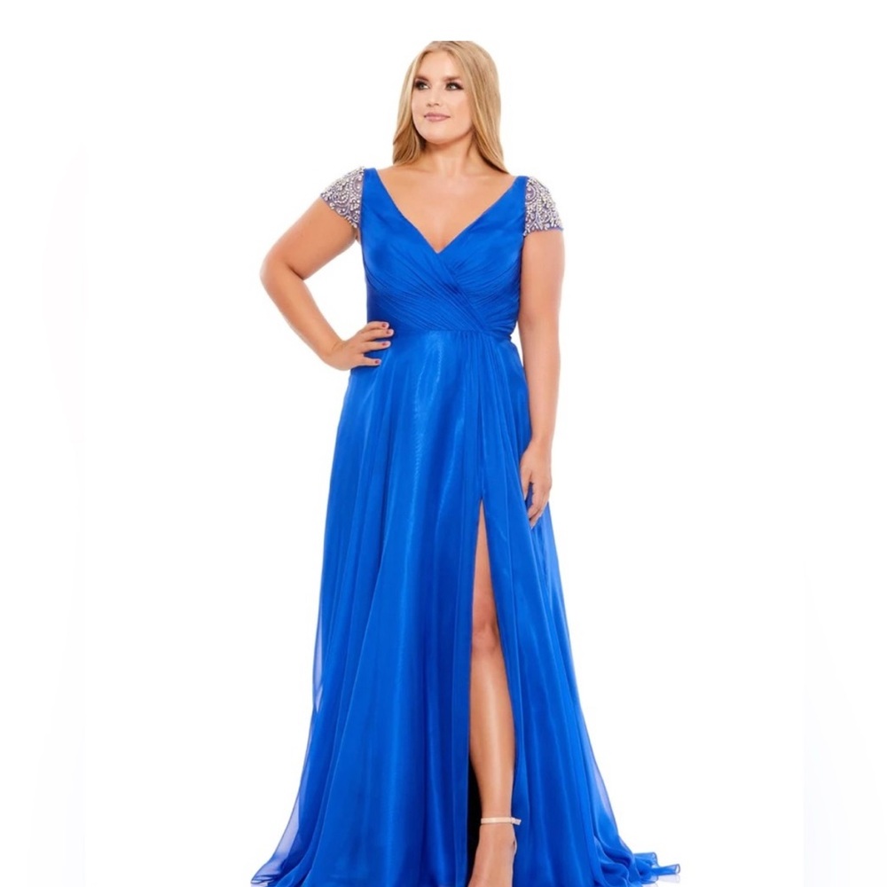 Mac Duggal Long Plus-Size Beaded Formal Dress – Size 18